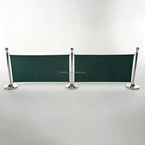 Poste de Acero Inoxidable para Filas con Cinta de Lona Verde, Poste de Seguridad para Control de Multitudes para Hoteles, Restaurantes y Centros Comerciales - Product Image 1