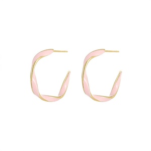 Boucles d'oreilles tendance plaquées or 18 carats en acier inoxydable avec émail, motif vague - Product Image 4