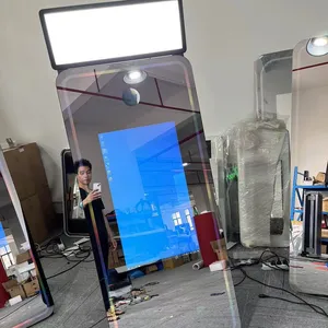 บูธถ่ายภาพติดกระจกขนาด70นิ้วจอสัมผัส LCD ในตัวมินิพีซีตู้ถ่ายภาพเซลฟี่ตู้ถ่ายภาพงานแต่งงาน