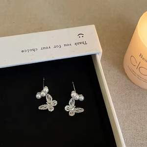 Boucles d'oreilles pendantes élégantes et tendance pour femmes, papillon en zircon, métal, luxe léger, accessoires d'oreille personnalisés et décontractés - Product Image 2