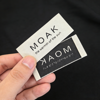 Étiquettes tissées personnalisées en gros haute densité, logo et forme sur mesure, écologiques, imperméables, MOQ 100 pièces pour vêtements et marques de luxe
