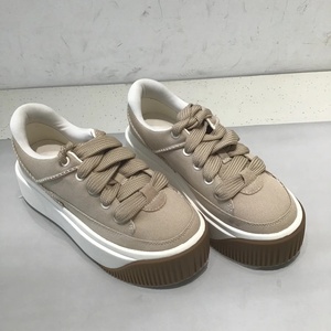 Calzado Deportivo Retro de Gamuza Personalizado de la Serie Uggs - Zapatos Transpirables con Cordones para Hombre y Mujer, con Amortiguación para Correr y Caminar - Product Image 3