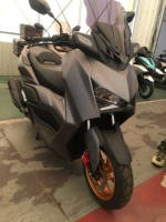 Moto à essence puissante de 250 cm³, EURO 5+ EEC/COC, refroidissement par eau, injection, 125 km/h, scooter à essence avec un réservoir de 12 L, CBS/ABS inclus