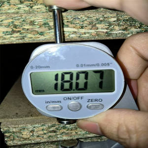 Placas frontales de melamina de tablero de partículas HMR a prueba de humedad con pegamento E0 para gabinetes de construcción de puertas de 18mm - Product Image 3