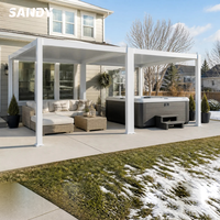 Pergola en aluminium pour véranda avec toit à lames orientables et éclairage LED