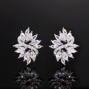 Orecchini a Perno Geometrici Marquise per Donne, Accessori per Orecchie per Matrimoni e Uso Quotidiano - Product Image 1
