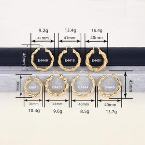 Orecchini a Cerchio Dorati E4418, Placcati in Oro, Design Classico Intrecciato, Unisex, per Uso Quotidiano, Gioielli Raffinati - Product Image 6