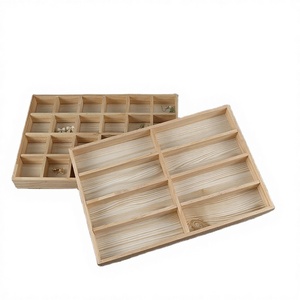 Plateau de présentation et organisateur de bijoux rectangulaire en bois massif haut de gamme pour les bijouteries - Product Image 4