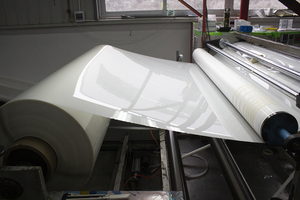 UNISIGN Self Adhesive Vinyl Film White Outdoor Pvc Eco Solvent Printable Adhesive Vinyl Sticker Roll