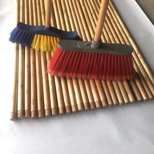Venta caliente nueva línea americana <span class=keywords><strong>palo</strong></span> <span class=keywords><strong>de</strong></span> <span class=keywords><strong>escoba</strong></span> <span class=keywords><strong>de</strong></span> madera barnizada <span class=keywords><strong>palo</strong></span> <span class=keywords><strong>de</strong></span> mopa y mango <span class=keywords><strong>de</strong></span> <span class=keywords><strong>escoba</strong></span> al por mayor juego <span class=keywords><strong>de</strong></span> recogedor y escobas - Product Image 2