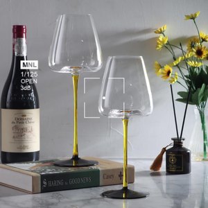 Ensemble de verres <span class=keywords><strong>à</strong></span> <span class=keywords><strong>vin</strong></span> <span class=keywords><strong>à</strong></span> <span class=keywords><strong>pied</strong></span> haut de gamme <span class=keywords><strong>à</strong></span> tige jaune <span class=keywords><strong>à</strong></span> fond concave de style de luxe pour un usage domestique <span class=keywords><strong>Verre</strong></span> <span class=keywords><strong>à</strong></span> cristal de grande valeur <span class=keywords><strong>Verre</strong></span> <span class=keywords><strong>à</strong></span> <span class=keywords><strong>vin</strong></span> de Bourgogne - Product Image 1