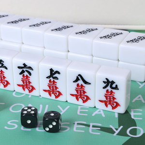 Tuiles de mahjong artisanales avec un motif de panda de dessin animé, un cadeau créatif et unique pour la maison. Fabricant de boîtes cadeaux. - Product Image 3