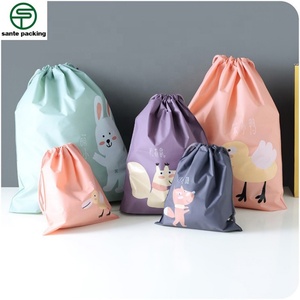 ถุงพลาสติก PE รีไซเคิลแบบมีซิปพิมพ์โลโก้ตามสั่ง สำหรับบรรจุภัณฑ์รักษ์โลกสำหรับผ้าพันคอ เครื่องสำอาง รองเท้า ถุงเท้า โปรโมชั่นดูไบ - Product Image 4