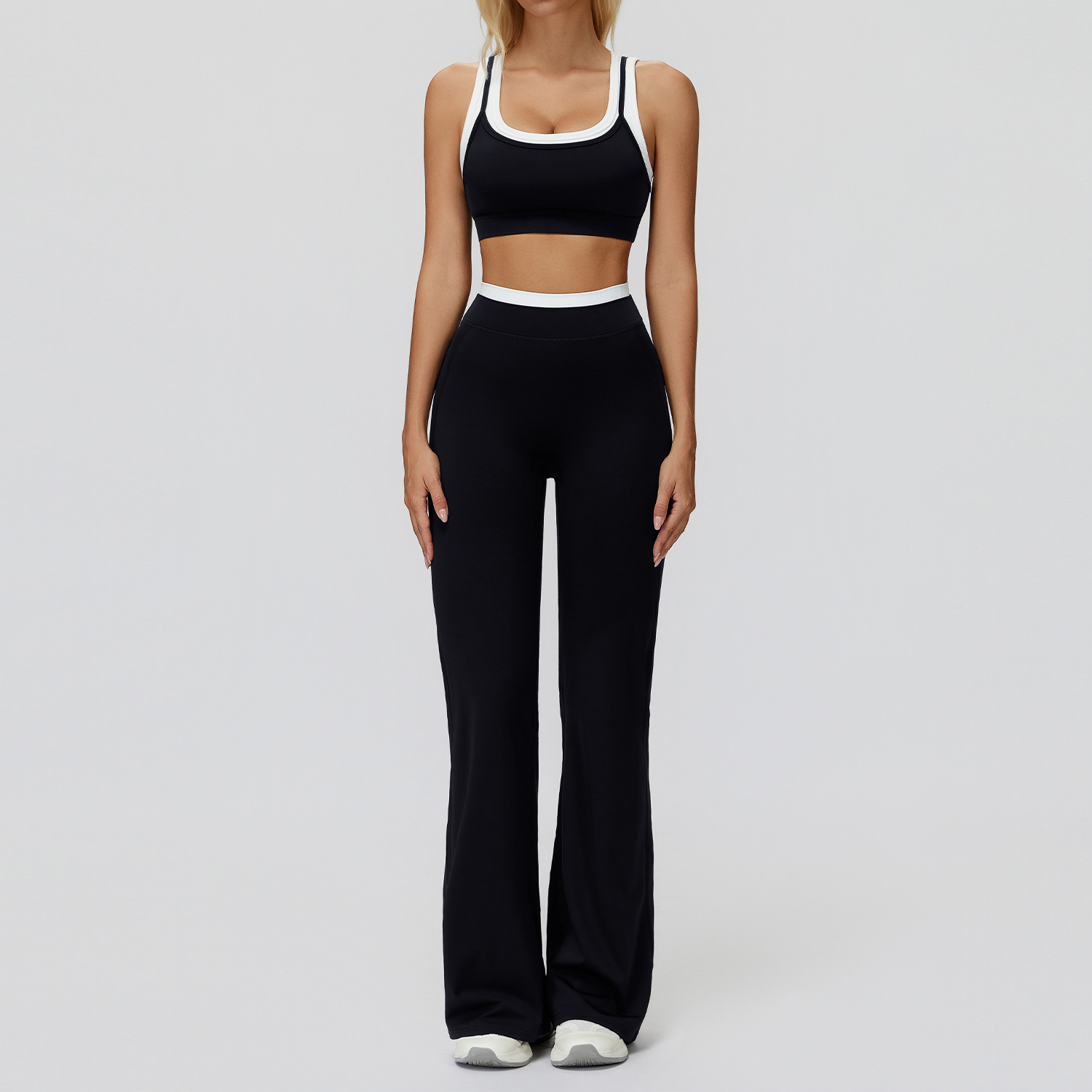 Sujetador negro + Pantalones acampanados