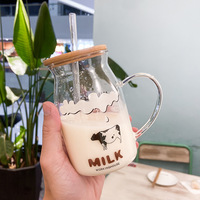 Gelas Susu Kopi Kreatif Smile 500ml Transparan Berbentuk Sapi, Kapasitas Besar untuk Minum Air, Teh, dengan Tutup Kayu dan Sedotan