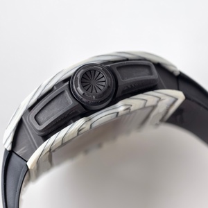 Reloj mecánico personalizado de alta gama UMI RM061 EMUL2 con movimiento Vaucher, esqueleto de carbono blanco. - Product Image 2