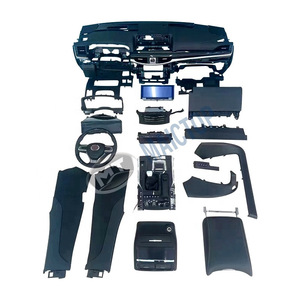 Modificaciones de acabados interiores para el Lexus LX570 2021, incluyendo el volante y el tablero. - Product Image 1