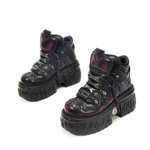 Zapatos de Plataforma Estilo Gótico Oscuro Unisex - Zapatos Elevados de Metal Punk, Botas de Motero con Aspecto Desgastado - Product Image 1