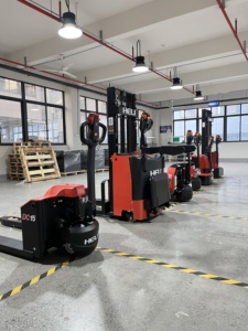 Empilhadeira Elétrica Autocarregável HELI de <span class=keywords><strong>2</strong></span> Toneladas com Elevação de 2m, 3m, 3.5m e Capacidade de Carga de 2000kg - Product Image 5