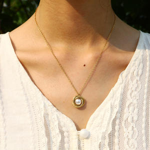 Ожерелье в европейско-американском ретро-стиле с витым бриллиантом, из титановой стали с 18-каратным золотым покрытием, с бамбуковым полым спиральным жемчужным кулоном - Product Image 2