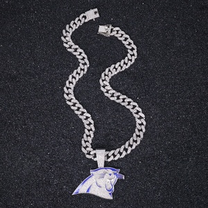 สร้อยคอฮิปฮอป Carolina Panthers แบบขายส่ง สร้อยคอแชมป์เปี้ยนส์ ดีไซน์ทันสมัย ระดับไฮเอนด์ ทำจากโลหะผสมสังกะสี ประดับเพชรเต็มเส้น แบบ Cuban Chain - Product Image 4