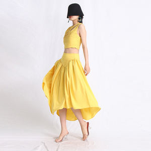   ชุดเซ็ตกระโปรงสองชิ้น เสื้อครอปแขนกุดแบบโปร่ง ตัดต่อผ้าชายกระโปรงไม่เท่ากัน - Product Image 4