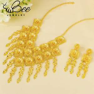 Ensemble de bijoux et accessoires de mariage traditionnels africains orthodoxes en alliage d'or 24 carats, collier bib fleur doré et boucles d'oreilles - Product Image 4