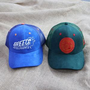 Casquette de sport personnalisée 6 panneaux Golas de golf perforés Casquette de baseball noire avec logo en caoutchouc personnalisé - Product Image 4