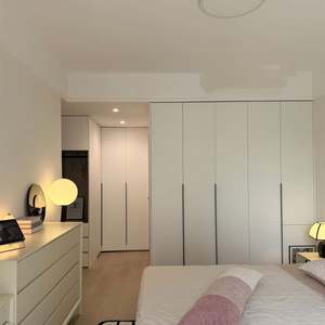 Armoire de chambre à coucher moderne sur pied, durable, écologique, de taille personnalisée, avec coiffeuse personnalisée pour les familles et les villas - Product Image 3