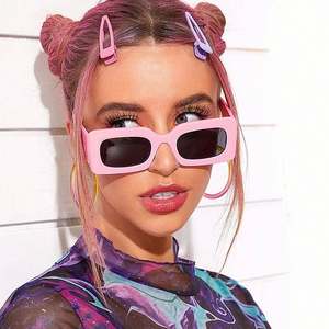 Lunettes de soleil rectangulaires roses tendance avec logo personnalisé pour femmes, lunettes de soleil à monture carrée petite taille aux couleurs acidulées pour femmes - Product Image 2