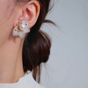 Pendientes de Perlas de Agua Dulce Naturales de Alto Brillo de 10-11 mm, con Encaje Italiano y Flores, Rellenos de Oro de 14K Importado, para Citas y Banquetes - Product Image 4