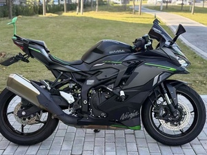 <span class=keywords><strong>Kawasaki</strong></span> Ninja ZX-4R - Motocicleta Supersport de 400cc con Motor de <span class=keywords><strong>Cuatro</strong></span> Cilindros en Línea - Product Image 2