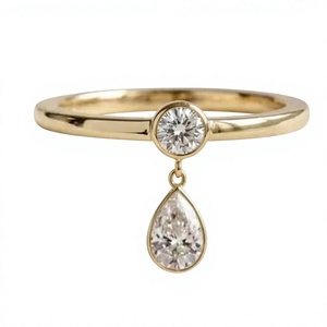Anillo de compromiso chapado en oro amarillo con corte de pera y engaste de bisel, estilo gota de agua, romántico para mujer - Product Image 1
