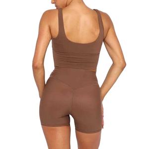 Conjunto de yoga con pantalones cortos, ropa deportiva transpirable sin costuras, elegante, cómodo, ligero, flexible, ideal para entrenamiento de gimnasia deportiva - Product Image 4