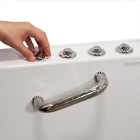 Baignoire à encastrement moderne blanche de style américain avec accoudoirs pour seniors - Acrylique profond avec fonction de massage