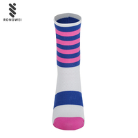 Chaussettes de cyclisme Elite Outdoor personnalisées respirantes tricotées Crew High pour l'été et l'automne pour les enfants et les jeunes à mi-mollet.