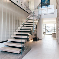 Escalier mono-tringle moderne sur mesure Prima avec marches en bois pour villas, lofts et bâtiments commerciaux
