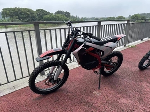 Motocicleta Todoterreno de Fábrica con 10 Años de Experiencia, Batería de Litio de 72V, Motor sin Escobillas, Neumáticos de 14/17 16/19 Pulgadas, Color y Logotipo Personalizables - Product Image 3
