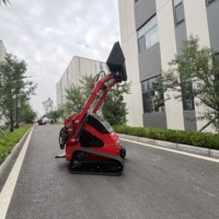 Chargeuse compacte sur roues à prix d'usine avec déchiqueteur conique et râteau pour les travaux d'ingénierie municipale et de rénovation de voirie