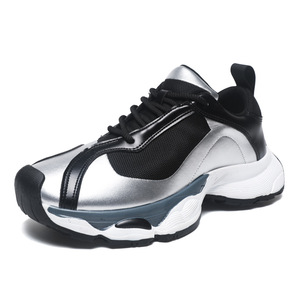 รองเท้าเดินแบบสปอร์ตสำหรับผู้ชาย ระบายอากาศได้ดี พื้นรองเท้านุ่ม น้ำหนักเบา สวมใส่ง่าย ป้องกันการลื่น เหมาะสำหรับกีฬากลางแจ้ง - Product Image 2