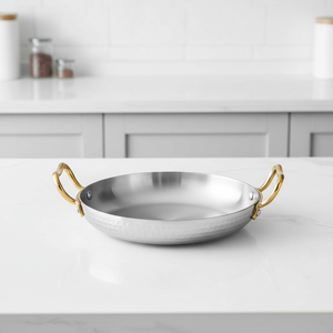 Poêle à paella ovale élégante en acier inoxydable, style rétro moderne, à double poignée, pour fruits de mer, idéale pour restaurant et fête, avec gravure sur métal poli - Product Image 1