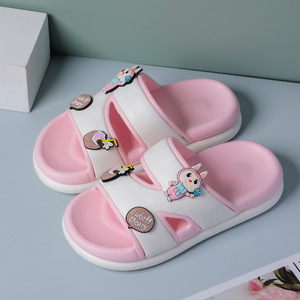 Sandales mignonnes pour enfants, violettes et noires, souples, antidérapantes, pour la maison et l'extérieur, avec motif souriant et breloque lapin. - Product Image 5