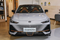 Nouvelle berline sportive Changan UNI-V 1.5T Turbo 500BAR 2025, automatique, Euro VI, pneus R19, essence, conduite à gauche, toit ouvrant panoramique