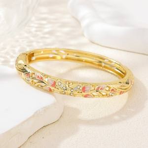 Bracelet ouvert ajouré Papillon de Pékin, style rétro polyvalent, pour Cheong Sam, souvenir touristique de la Cité Interdite - Product Image 2