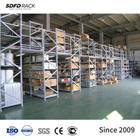 Plateforme de mezzanine à structure en acier avec escalier, pour stockage en hauteur et charges lourdes