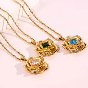 JUSNOVA Collar de Acero Inoxidable con Colgante de Estrella de Mar Chapado en Oro de 18K para Mujer, Nuevo Diseño, Serie Ocean - Product Image 4