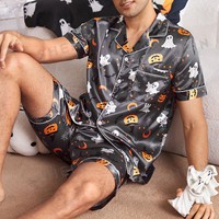 Ventes en gros de pyjamas en satin pour couples à l'occasion d'Halloween, imprimés fantômes et citrouilles, pyjamas à manches courtes avec boutons