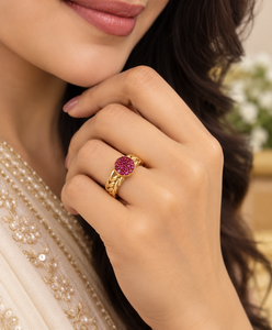 Anillo de Oro de 18K con Rubí de 4.50 Gramos, Anillo de Oro Hecho a Mano para Mujer, Joyería India Tradicional para Bodas - Product Image 1