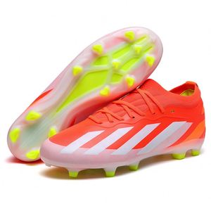 Botas de fútbol FG/TF al por mayor OEM/ODM para adultos y jóvenes, con opciones antideslizantes, ligeras y transpirables de tejido. - Product Image 2