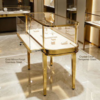 Vitrine de présentation de bijoux de luxe moderne en acier inoxydable doré, comptoir de magasin de bijoux haut de gamme en verre incurvé avec serrure